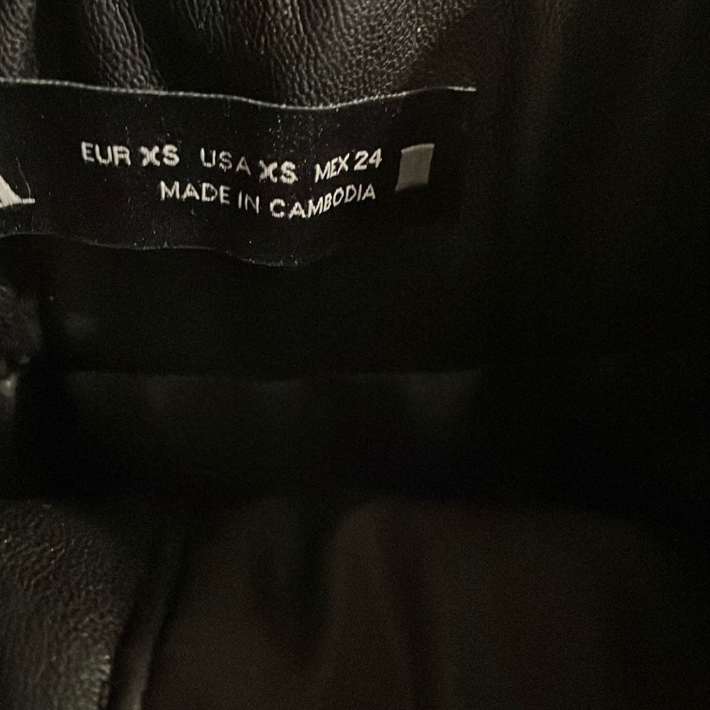 High waisted faux leather zara shorts - Picture 4 of 4